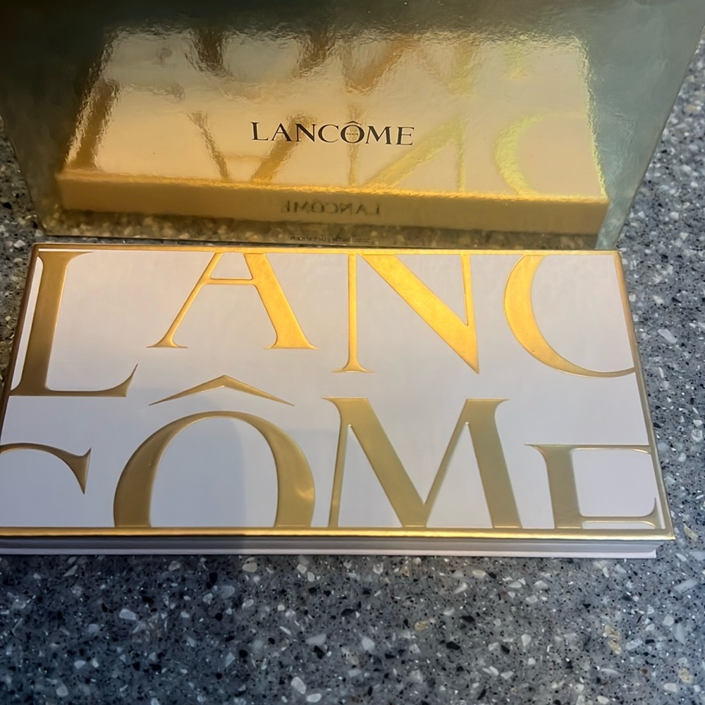 Brand New Holiday 2023 Eye and Face Palette